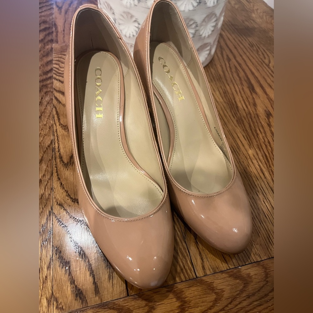 Coach Patent Leather Heels in Tan/Beige in size 6.5.
